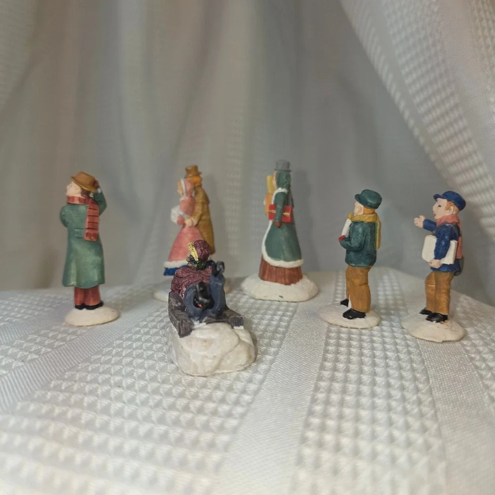 Christmas Village Figurines Set of 7 People Winter Carolers Sledding‎